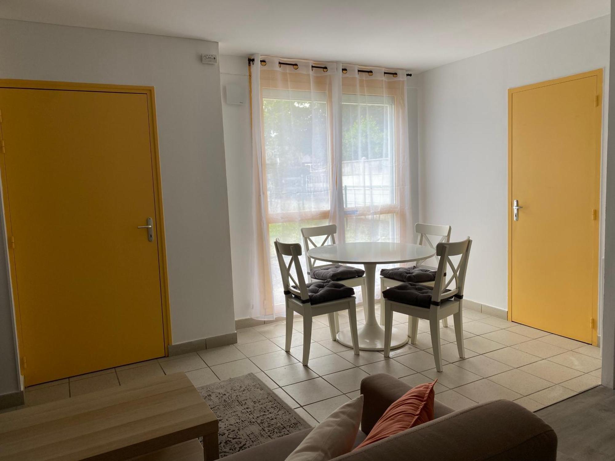 Maison Spacieuse Et Confortable 100M2 Avec Jardin Val-de-Reuil Ngoại thất bức ảnh